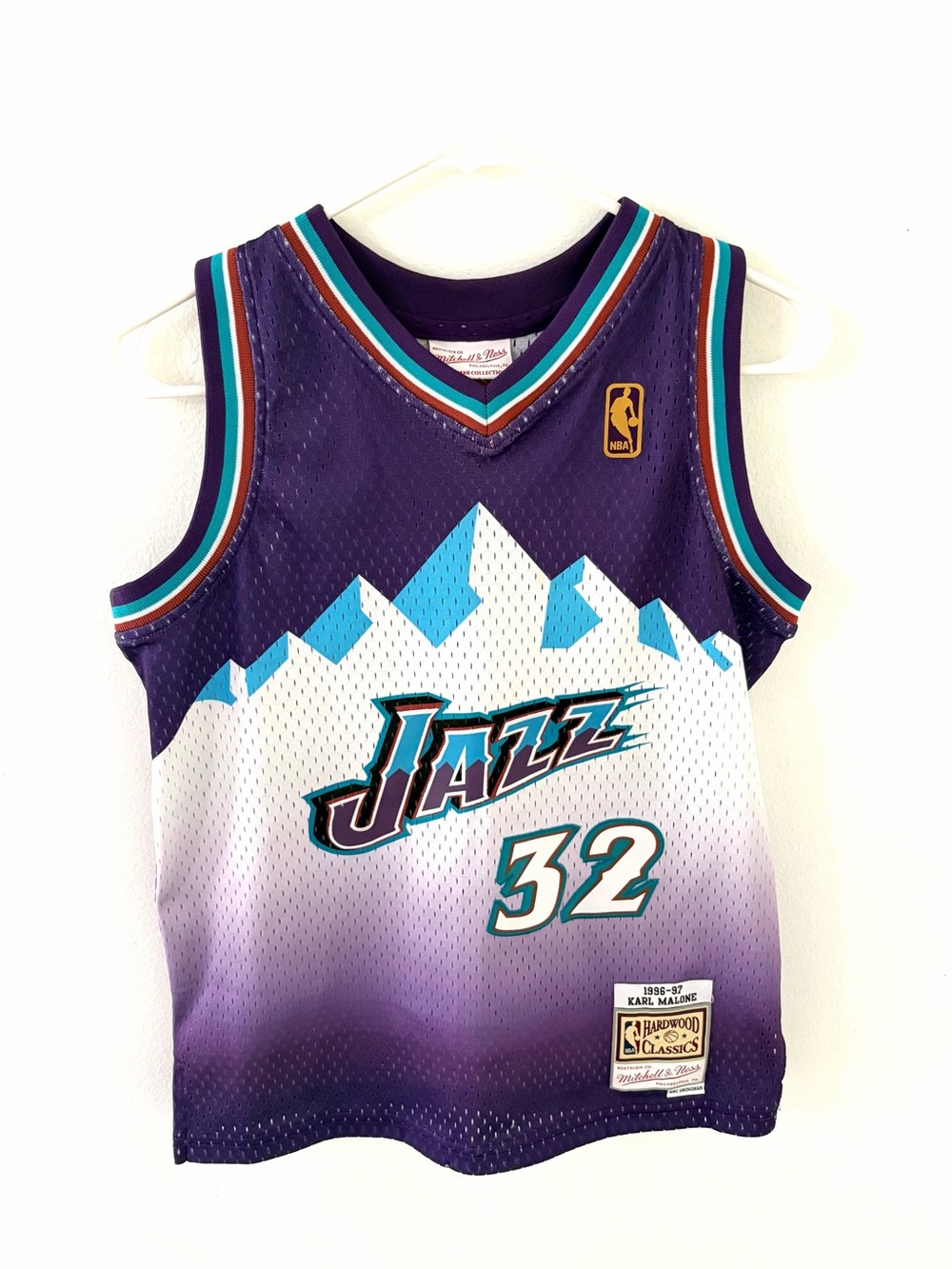 Mitchell & Ness Utah Jazz Karl Malone Hardwood Classics Swingman Jersey, Youth M